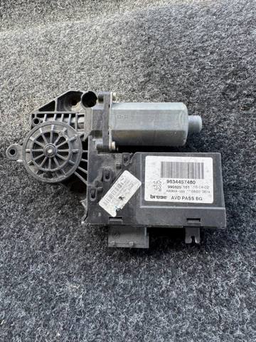 Мотор стеклоподъемника двери передней, правой 9634457480 PEUGEOT
