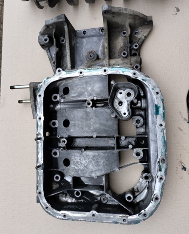 Поддон двигателя 1210127011 TOYOTA