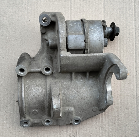 Кронштейн насоса ГУР 252714A001 HYUNDAI