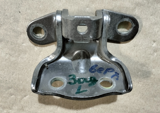 Петля задней двери, левой 793302B000 HYUNDAI