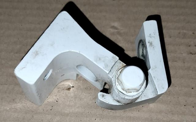 Петля задней двери, правой 7L0833402C VAG