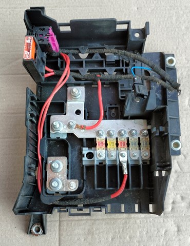 Блок предохранителей задний, салонный 7L0937548C VAG