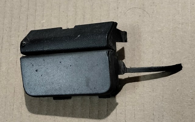 Заглушка бампера буксировочного крюка, передняя правая 7L6807186 VAG