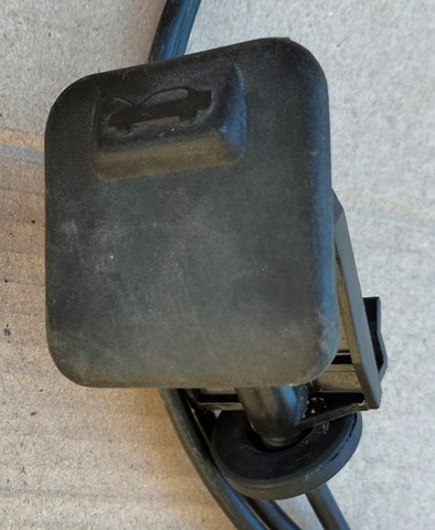 Рычаг открывания капота 96476604 GM
