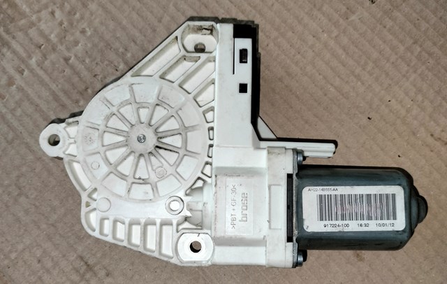 Мотор стеклоподъемника двери задней, левой AH2214B555AA LAND ROVER