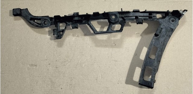 Кронштейн бампера заднего, внешний левый LR015111 LAND ROVER