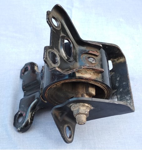 Левая опора двигателя Митсубиси Лансер X