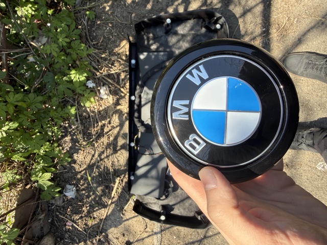 Кнопка привода замка третей/пятой двери 7248535 BMW