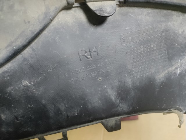 MERCEDES 2928854822 Накладка бампера переднего в наличии Украина