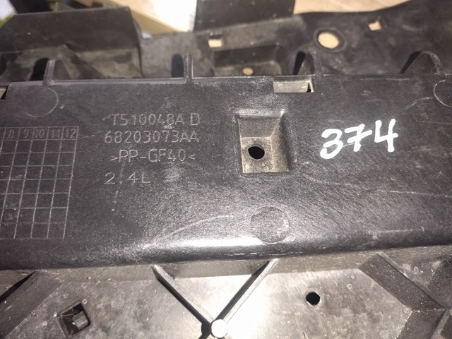 Дефлектор радиатора верхний 68203073AA CHRYSLER