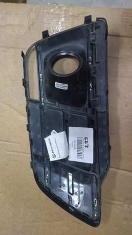80A807246 VAG Заглушка (решетка) противотуманных фар бампера переднего правая купить в Чернигов