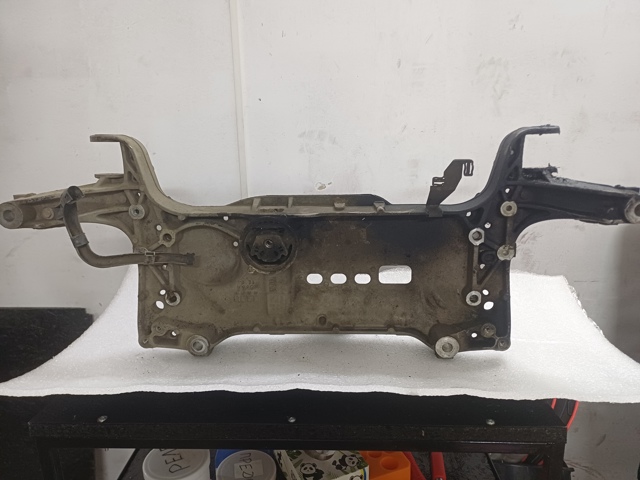 Крабобалка передней подвески Volkswagen Passat B7