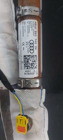 VAG 8U0880742D Шторка боковая, правая в наличии Львов