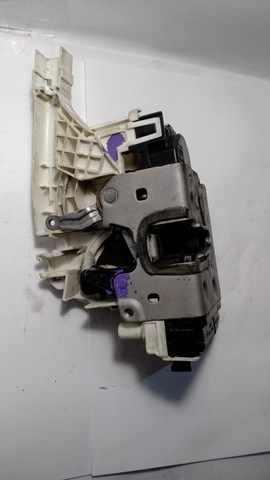 A9067201435 MERCEDES Замок водительской двери купить в Каменское