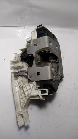 MERCEDES A9067201835 Замок передней правой двери в наличии Запорожье