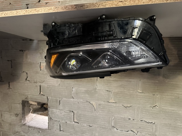 Блок фара левая 811500E521 TOYOTA
