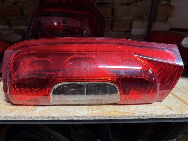 Задняя правая фара 13202F PEUGEOT