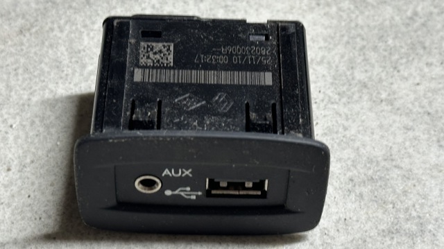 Зарядное устройство USB 280230006R RENAULT