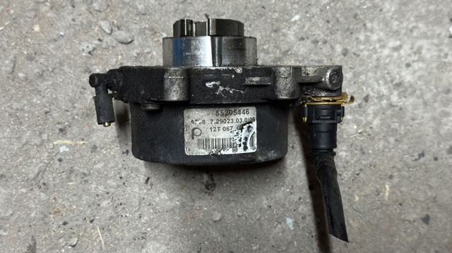 Насос вакуумный 55205446 OPEL