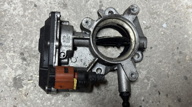 Блок дроссельной заслонки 55564164 OPEL