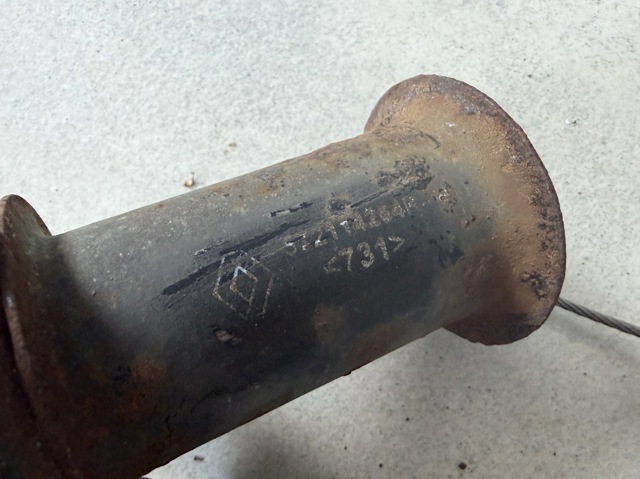 572114264R RENAULT Кронштейн запасного колеса купить в Ужгород