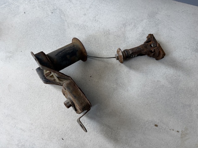 Крепление запаски 572114264R RENAULT