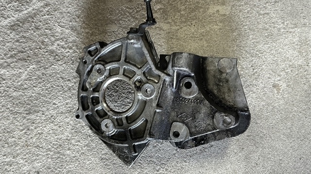 Кронштейн топливного насоса ТНВД 8200240204 RENAULT