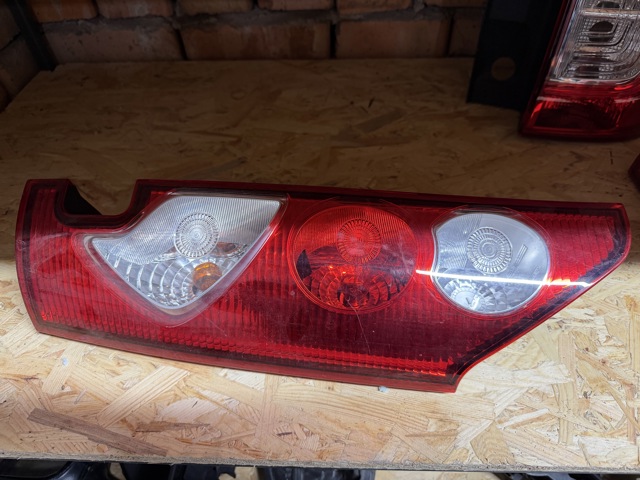 Задняя левая фара 8200419941 RENAULT