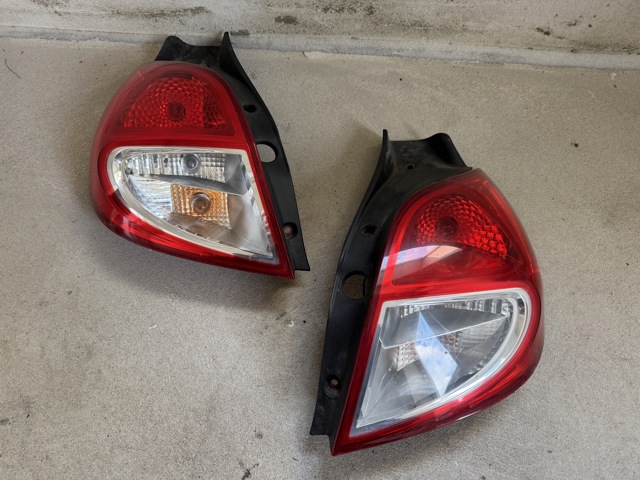 Задний правый стоп 8200886946 RENAULT