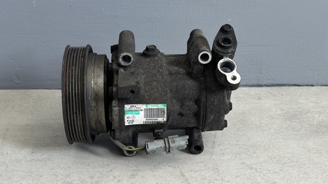 Компрессор кондиционера 8200953359A RENAULT