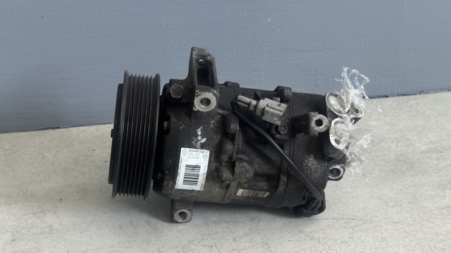 Компрессор климатической установки 8200958328 RENAULT