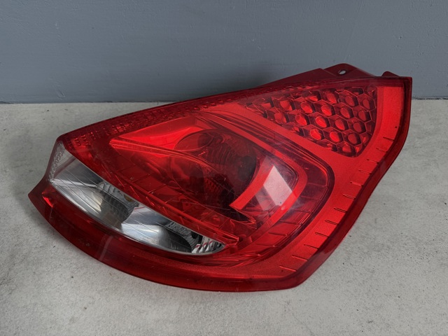 Фонарь задний правый Ford Fiesta Mk6