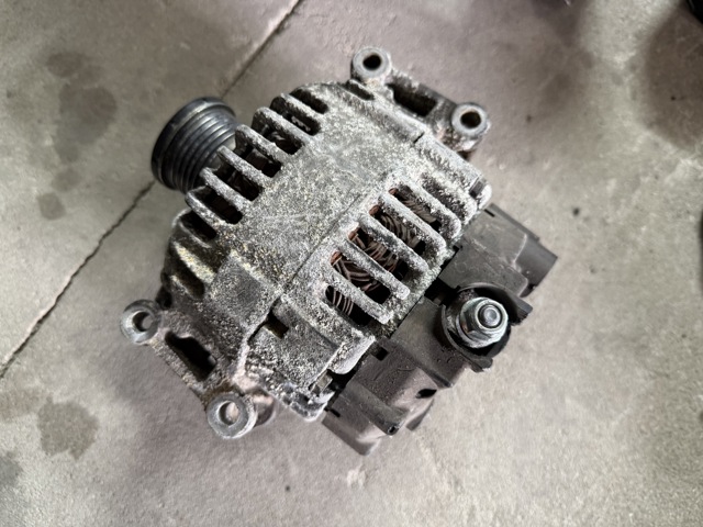 Генератор автомобильный A0141541102 MERCEDES