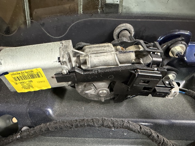 Мотор стеклоочистителя заднего стекла AV6117K441AC FORD