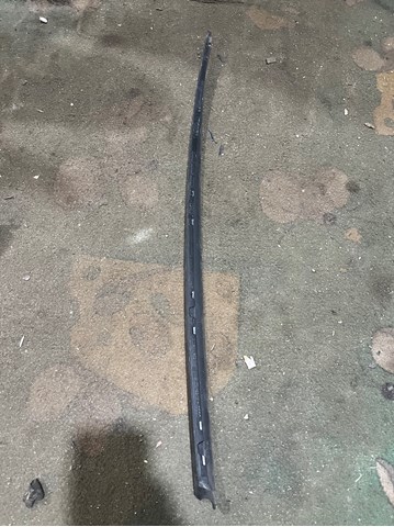 VAG 4G0854327B Молдинг лобового стекла левый в наличии Ирпень