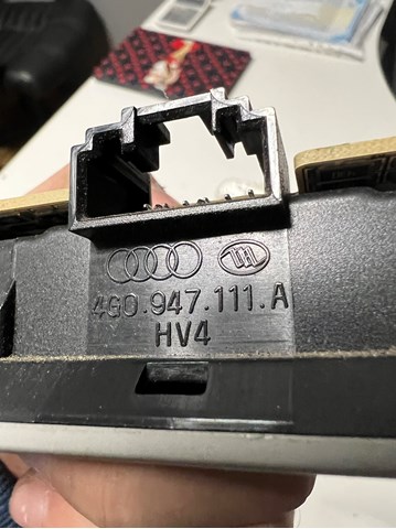 VAG 4G0947111A Плафон освещения салона (кабины) задний в наличии Житомир