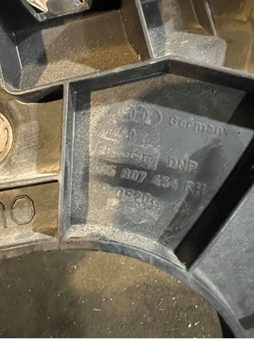 VAG 4G5807454 Направляющая заднего бампера правая в наличии Ровно