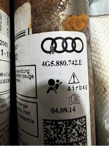 VAG 4G5880742E Шторка боковая, правая в наличии Полтава