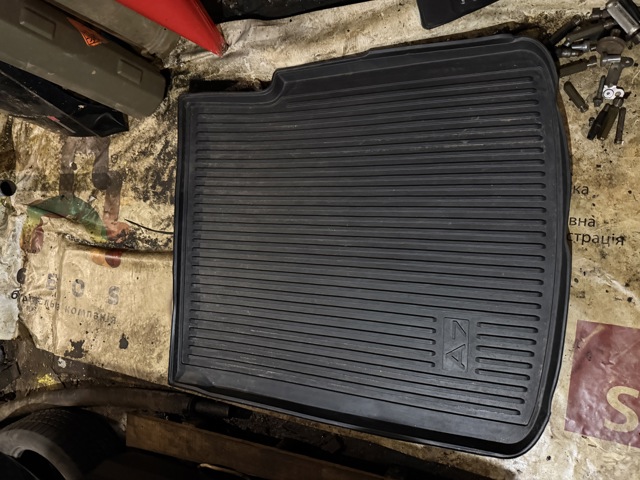 VAG 4G8061180A Коврик в багажник в наличии Черкассы