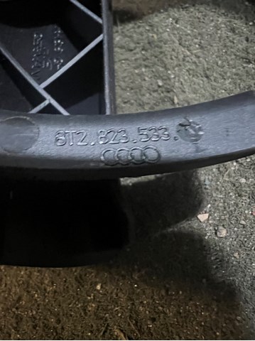 8T2823533 VAG Ручка открывания капота купить в Полтава