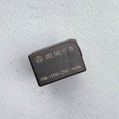 Многофункциональное реле 0025421119 MERCEDES