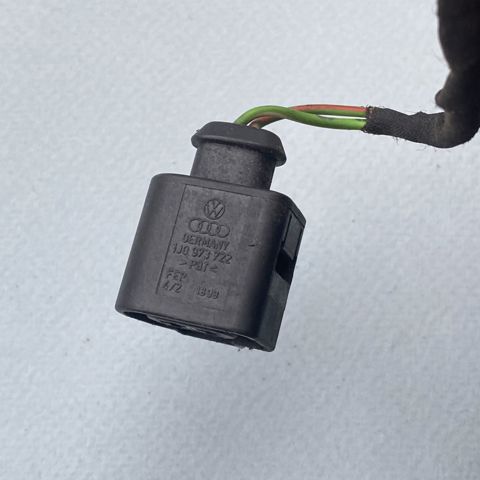VAG 1J0973722 Разъем (фишка) противотуманной фары в наличии Украина
