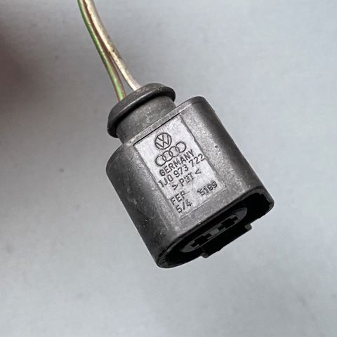 1J0973722 VAG Разъем (фишка) противотуманной фары купить в Черновцы