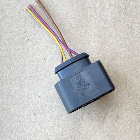 Разъем (фишка) катушки зажигания 1J0973724 VAG