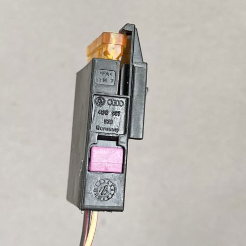 Монтажный блок 4B0937530 VAG
