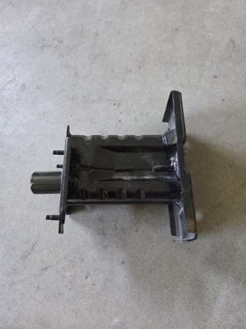 NISSAN 622114BA0A Кронштейн усилителя переднего бампера в наличии Чернигов