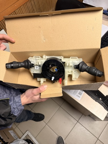 RENAULT 255673247R Подрулевой переключатель в наличии Кривой Рог