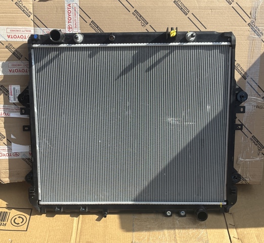 164000L390 Радиатор охлаждения двигателя купить Киев