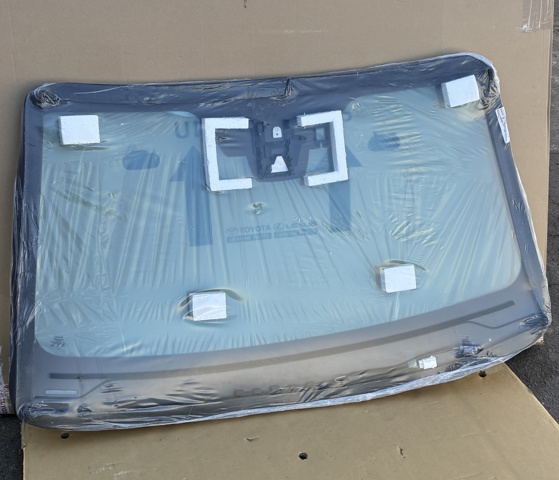 561010E820 TOYOTA Лобовое стекло купить в Тернополь