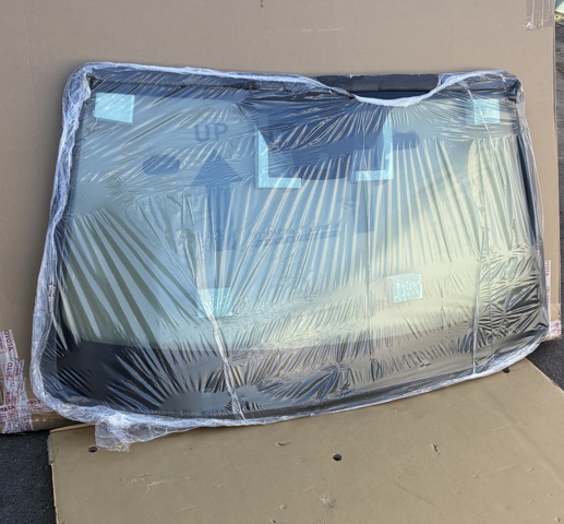 Лобовое стекло 561010E820 TOYOTA